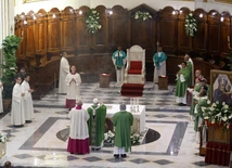 Leon XIV: życie chrześcijańskie wymaga zarówno słuchania jak i spieszenia z posługą