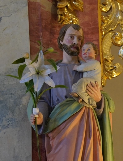 Kościół w Psarach, należący do parafii pw. św. Jakuba Apostoła w Małujowicach, pięknieje