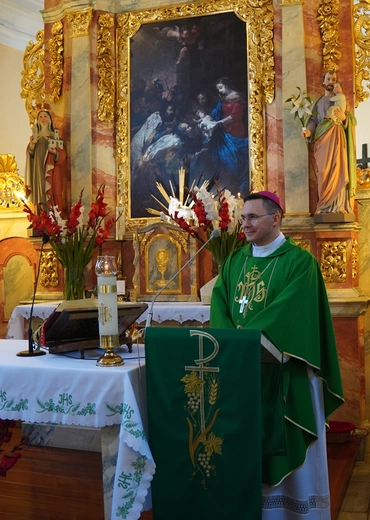Kościół w Psarach, należący do parafii pw. św. Jakuba Apostoła w Małujowicach, pięknieje