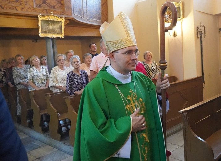 Kościół w Psarach, należący do parafii pw. św. Jakuba Apostoła w Małujowicach, pięknieje
