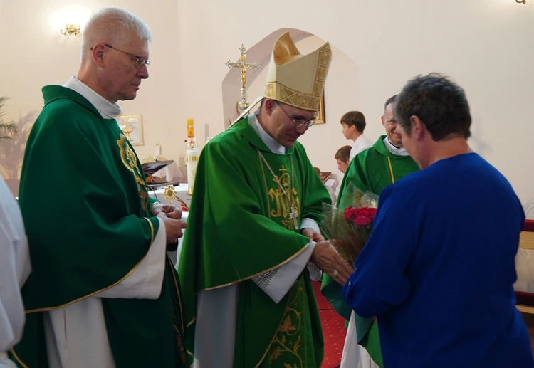 Gać. Wprowadzenie relikwii św. Maksymiliana Marii Kolbego 