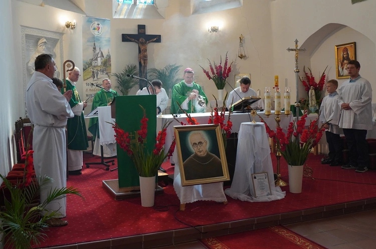 Gać. Wprowadzenie relikwii św. Maksymiliana Marii Kolbego 