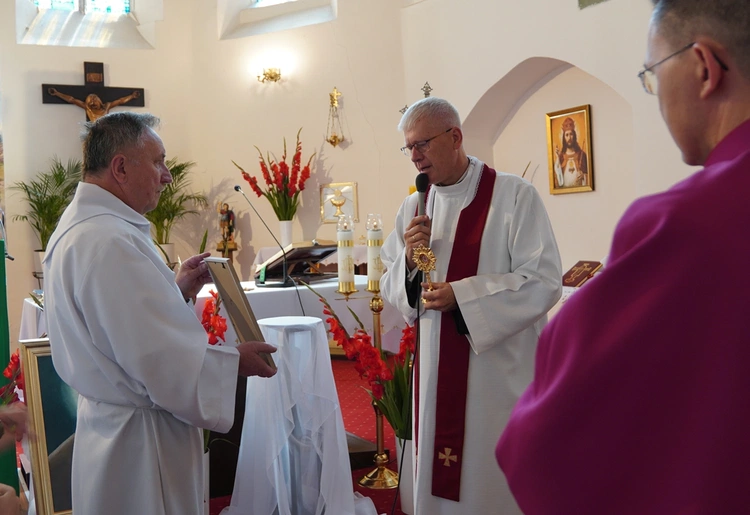 Gać. Wprowadzenie relikwii św. Maksymiliana Marii Kolbego 