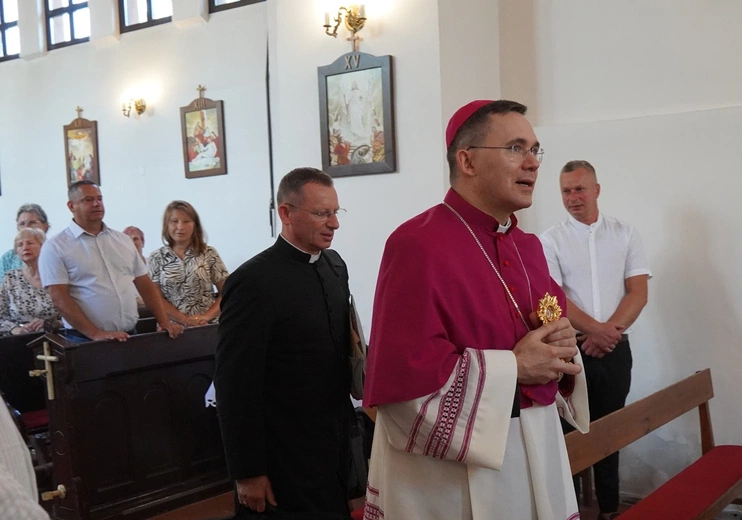 Gać. Wprowadzenie relikwii św. Maksymiliana Marii Kolbego 