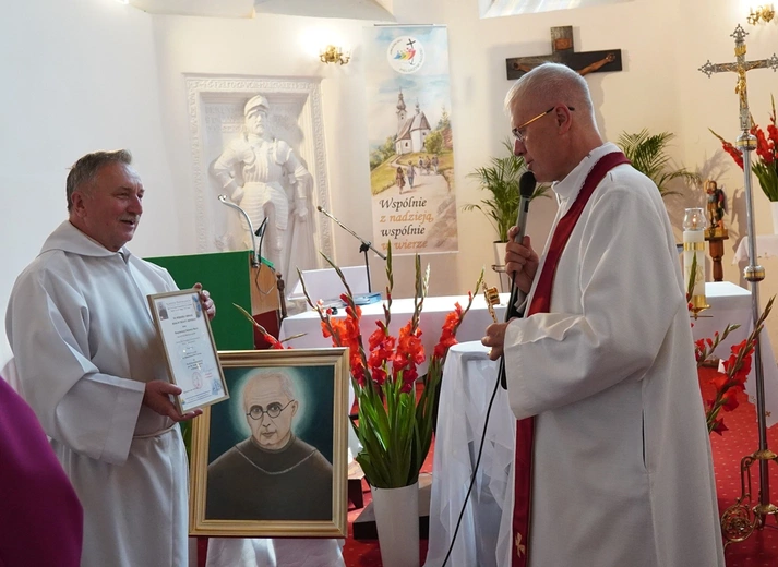 Gać. Wprowadzenie relikwii św. Maksymiliana Marii Kolbego 