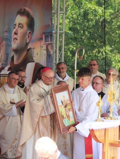 Wasz święty rodak jest niezwykle aktywny. Wciąż przynosi ludziom uzdrowienie