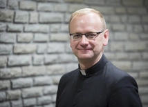 Ks. Węgrzyniak: Nie można zmusić do przyjmowania obcych