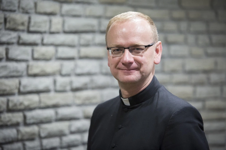 Ks. Węgrzyniak: Nie można zmusić do przyjmowania obcych