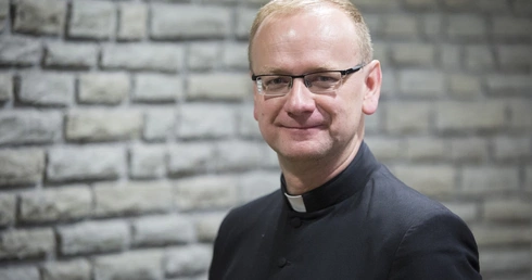 Ks. Węgrzyniak: Nie można zmusić do przyjmowania obcych