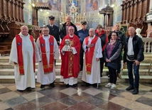 Pielgrzymi na łodziach
