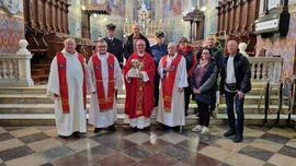 Pielgrzymi na łodziach