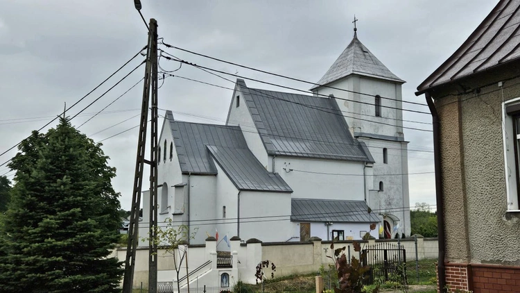 Ratują kościół w Chybicach