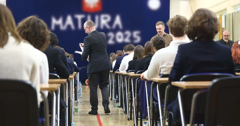 Tylko niecałe 5 proc. maturzystów osiągnęło bardzo dobry wynik z języka polskiego. To bardzo niepokojący sygnał.