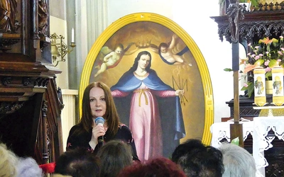 Aneta Ciężarek towarzyszy wizerunkowi podczas jego podróży po Polsce. 