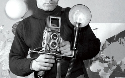 Zbyszek Kosycarz przy pracy w 1960 roku.