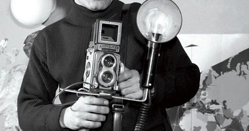 Zbyszek Kosycarz przy pracy w 1960 roku.