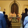 Eucharystia w klasztorze NMP Matki Kościoła i św. Józefa w Katowicach zgromadziła wielu wiernych, którzy chcieli modlić się wraz z siostrami karmelitankami.