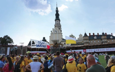 Pierwsze grupy na Jasną Górę wejdą ok. 15.00. 