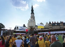 Pierwsze grupy na Jasną Górę wejdą ok. 15.00. 