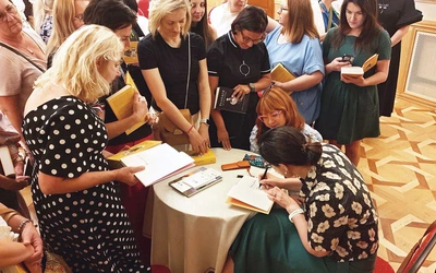 Oczekiwanie na wizytę  Joanny Kuciel- -Frydryszak trwało bez mała dwa lata – z uwagi na popularność książki „Chłopki. Opowieść o naszych babkach” autorka jest rozchwytywana. Spotkanie z nią w Tarnobrzegu było jednym z festiwalowych wydarzeń.