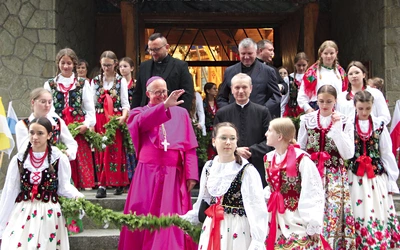 Pochodzący  stąd bp Jerzy Kołodziej  został mianowany w tym roku ordynariuszem diecezji Bunbury. 