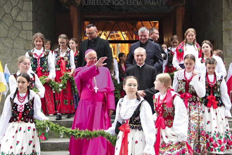 Pochodzący  stąd bp Jerzy Kołodziej  został mianowany w tym roku ordynariuszem diecezji Bunbury. 