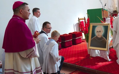 Wprowadzenie relikwii św. Maksymiliana Kolbego.