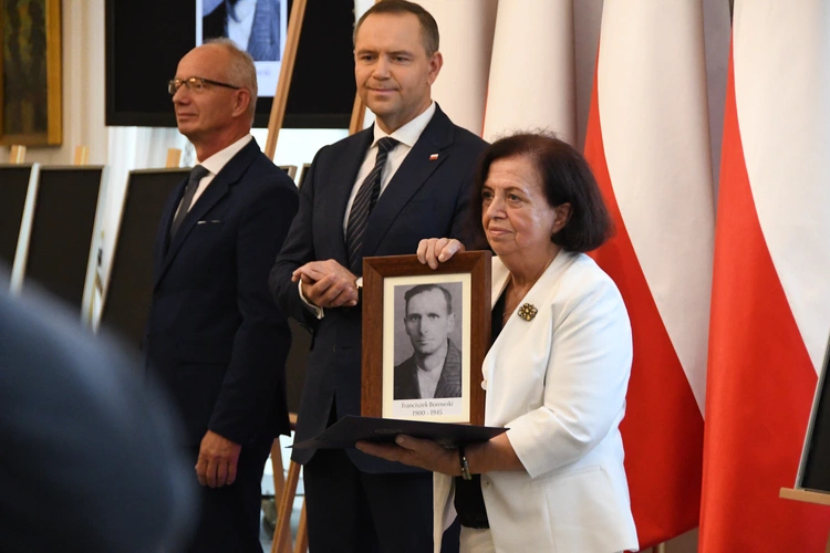 Rodziny zidentyfikowanych bohaterów