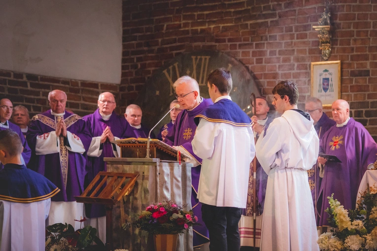 Ostatnie pożegnanie ks. Piotra Baranowskiego
