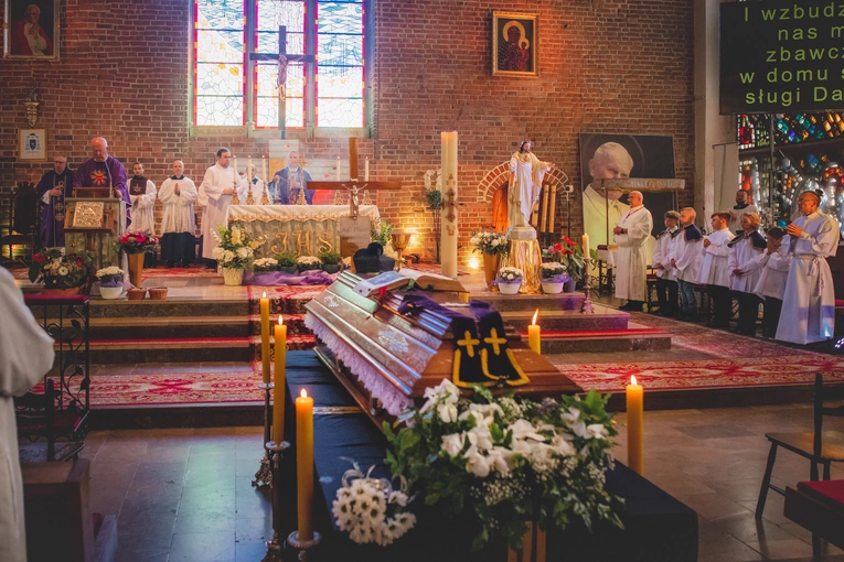 Ostatnie pożegnanie ks. Piotra Baranowskiego