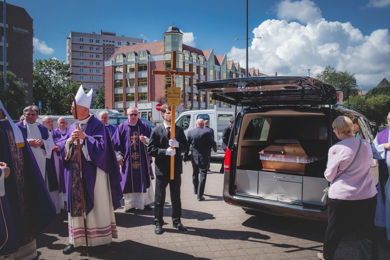 Ostatnie pożegnanie ks. Piotra Baranowskiego