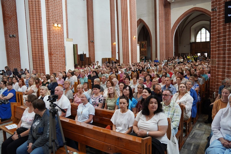 Msza św. z udziałem o. Johna Bashobory w kościele pw. NMP Na Piasku we Wrocławiu