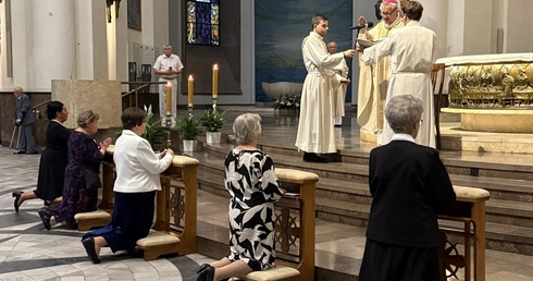 Bp Wodarczyk do wdów konsekrowanych: Życiem oddanym Bogu zapalajcie pochodnie nadziei