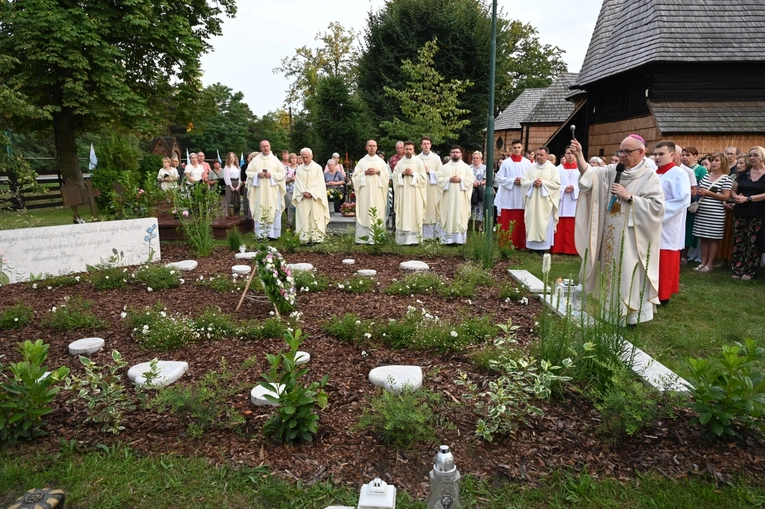 Grób dziecka utraconego w Oleśnie