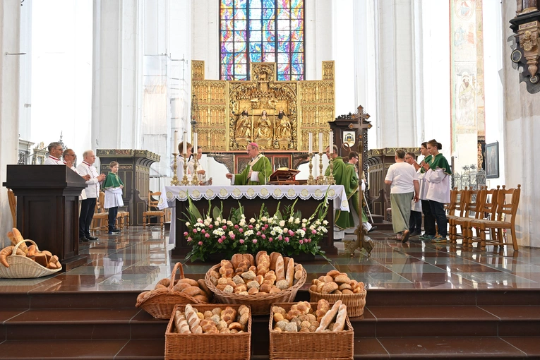 30. Święto Chleba w Gdańsku - Msza św. w bazylice Mariackiej