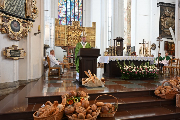30. Święto Chleba w Gdańsku - Msza św. w bazylice Mariackiej