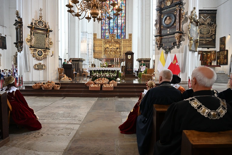 30. Święto Chleba w Gdańsku - Msza św. w bazylice Mariackiej