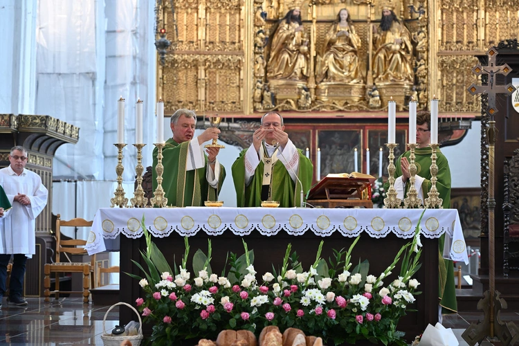 30. Święto Chleba w Gdańsku - Msza św. w bazylice Mariackiej