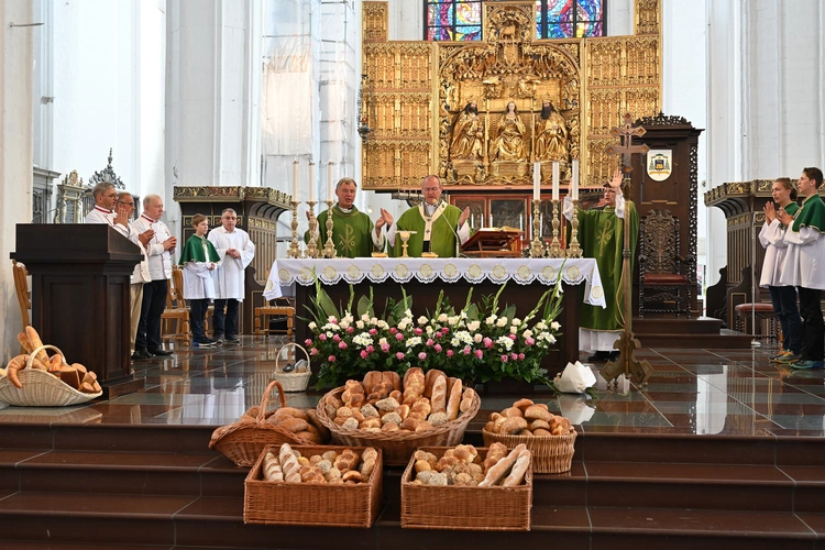 30. Święto Chleba w Gdańsku - Msza św. w bazylice Mariackiej