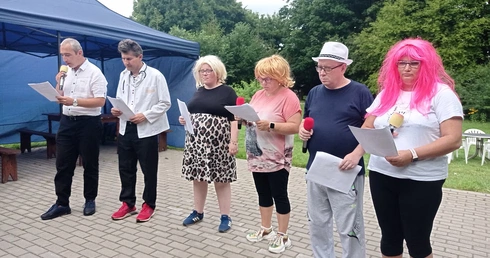 Dla seniorów - kabaret, śpiew i biesiada