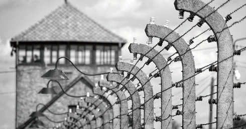 Świadkowie płonących pieców. Byli więźniowie Auschwitz z detalami zapamiętali piekło na ziemi, którego doświadczyli