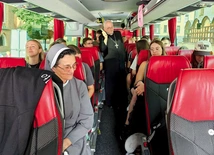 Duszpasterz diecezji elbląskiej pobłogosławił wyruszających pielgrzymów.
