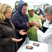 Namaszczenie rychwałdzkim olejkiem radości  to tradycja EwB. 