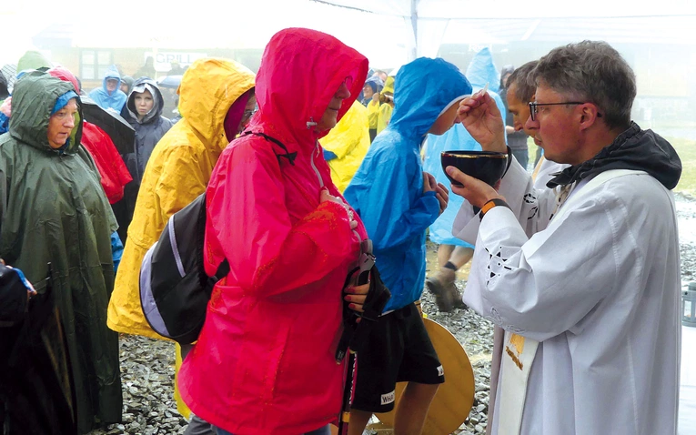Ks. Marcin Sandok przewodniczył Mszy na Hali Mizowej 26 lipca.
