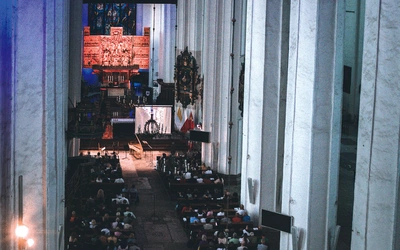 Prestiżowe wydarzenia przyciągają rzesze widzów i światowej sławy artystów.