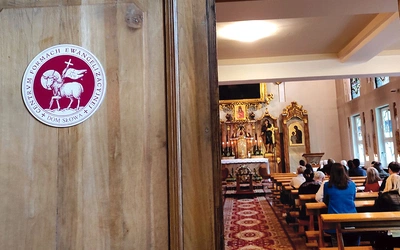 Tu znajdują ukojenie i zrozumienie w swoim  bólu.