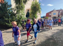 Pielgrzymka jest jak Kościół w drodze – każdy z uczestników niesie inny ciężar w sercu.