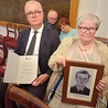 Notę identyfikacyjną z rąk Karola Nawrockiego odebrała Malwina Piasecka, siostrzenica Żegoty. 
