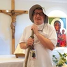 Franciszkanin zabiera z sobą relikwie św. Peregryna, patrona chorych onkologicznie.