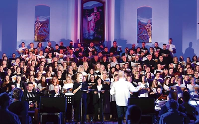 Zwieńczeniem jest uroczysty koncert uwielbienia z udziałem chóru uczestników oraz zaproszonych muzyków zielonogórskiej i gorzowskiej filharmonii. Link do zapisów: profil FB – Zielonogórskie warsztaty liturgiczno-muzyczne.